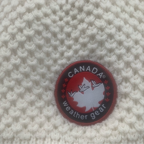 Canada weather gear hat and mitten set - Picture 2 of 4